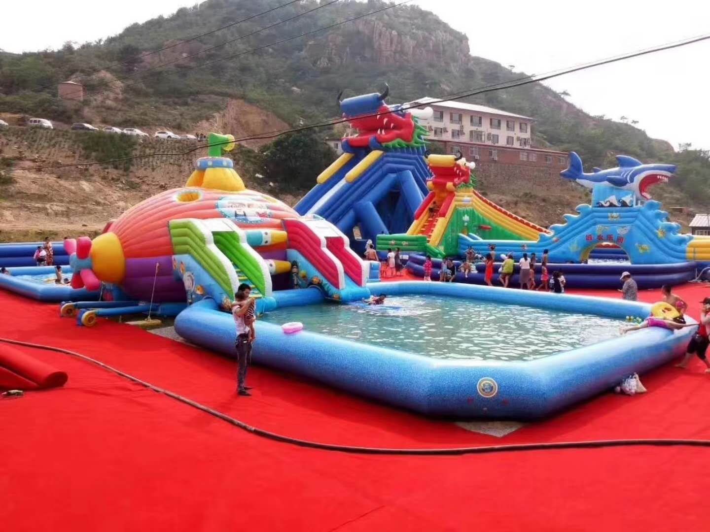 石阡深海潜艇充气水上乐园